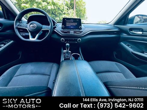Used 2024 Nissan Altima 2.5 SV FWD image 7