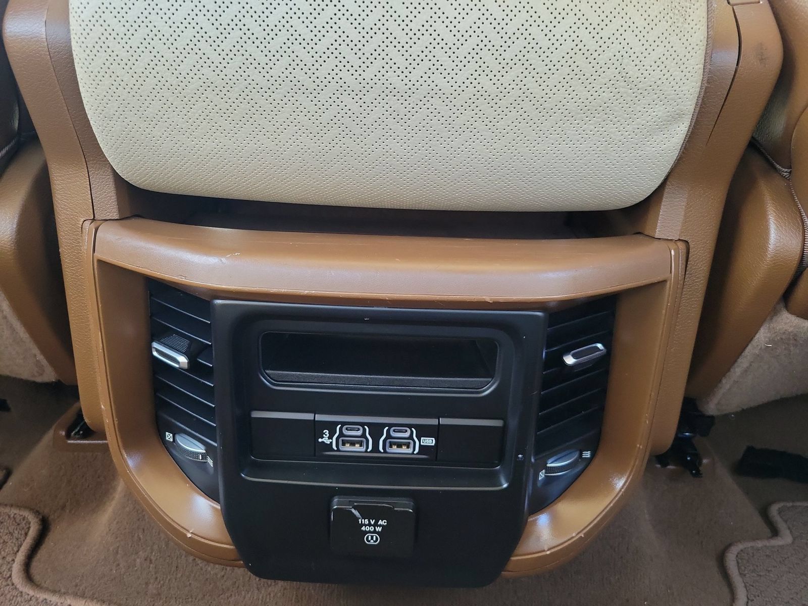 Used 2019 RAM 1500 Laramie AWD/4WD image 11