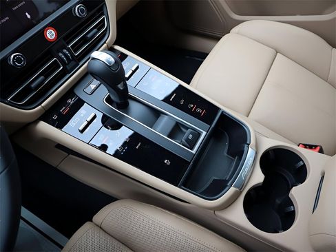 New 2025 Porsche Macan image 24