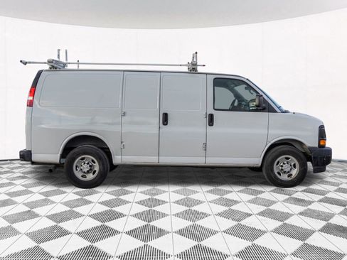 Used 2017 Chevrolet Express 2500 image 17