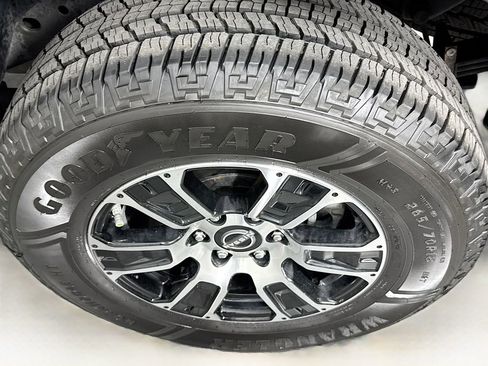 Used 2023 Nissan Titan SV image 31