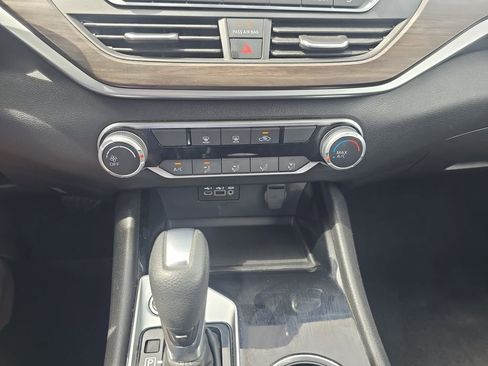 Used 2024 Nissan Altima 2.5 SV FWD image 15
