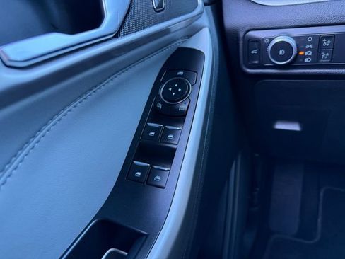 Used 2022 Ford Explorer XLT w/ Equipment Group 202A AWD/4WD image 19