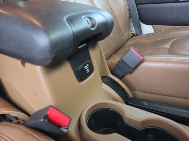 Used 2015 Jeep Wrangler Unlimited Sahara w/ Connectivity Group AWD/4WD image 30