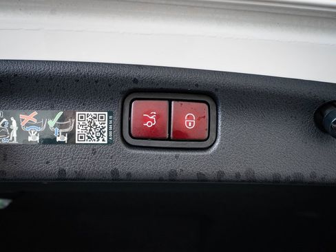 Certified 2025 Mercedes-Benz C 300 4MATIC Sedan image 18