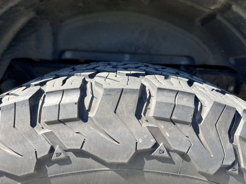 Used 2023 Jeep Gladiator Overland image 12