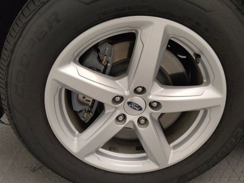 Used 2018 Ford Explorer XLT image 31