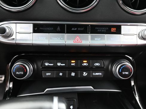 Used 2019 Kia Stinger GT1 AWD/4WD image 15