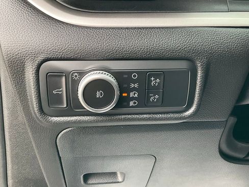 Used 2022 Ford Explorer XLT w/ Equipment Group 202A image 14