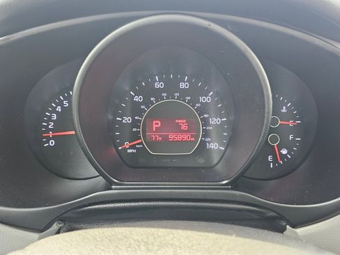 Used 2016 Kia Soul + w/ Primo Package FWD image 4