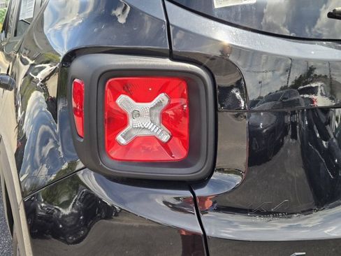 Used 2023 Jeep Renegade Trailhawk AWD/4WD image 40