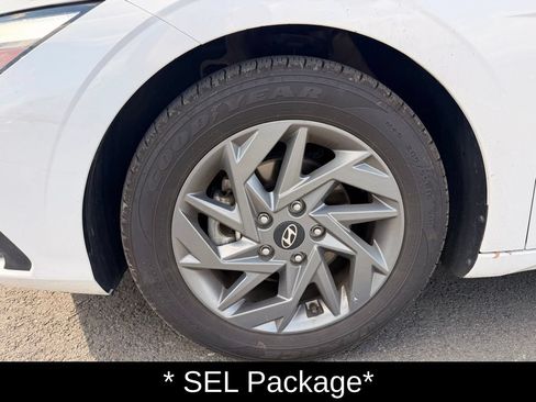 Certified 2024 Hyundai Elantra SEL FWD image 9
