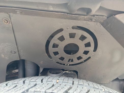 Used 2017 Jeep Wrangler Sahara AWD/4WD image 14