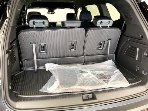 New 2026 GMC Acadia AT4 w/ LPO, Floor Liner Package AWD/4WD image 11