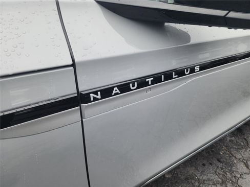 New 2026 Lincoln Nautilus Premier image 11