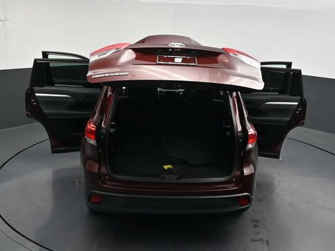Used 2019 Toyota Highlander LE FWD image 36