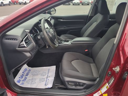 Used 2018 Toyota Camry LE FWD image 16