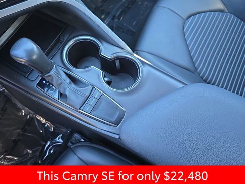 Used 2024 Toyota Camry SE image 31