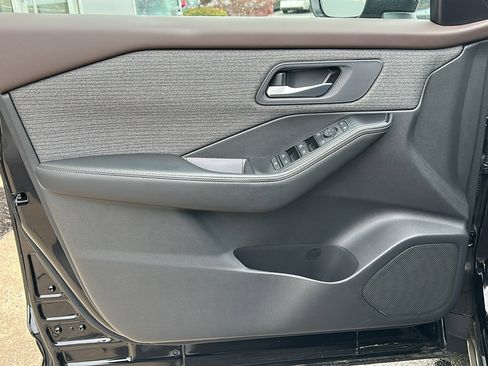 Certified 2022 Nissan Rogue SV image 12