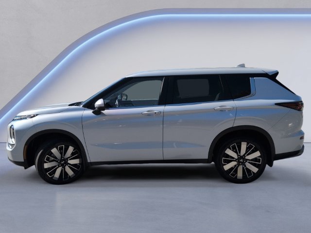 Used 2025 Mitsubishi Outlander SE FWD image 10