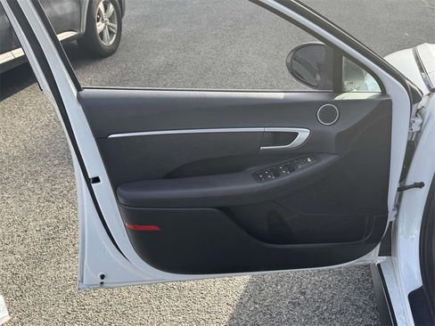Certified 2022 Hyundai Sonata SE w/ Cargo Package image 11