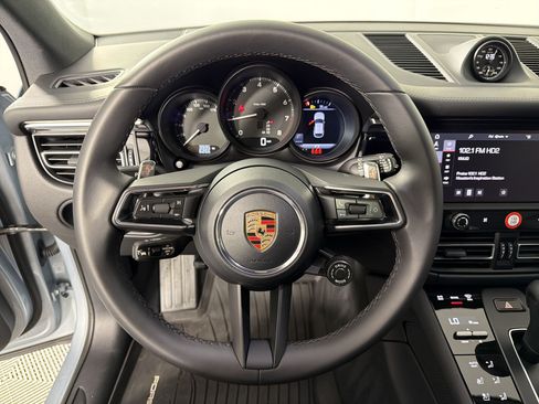 Certified 2026 Porsche Macan AWD/4WD image 17