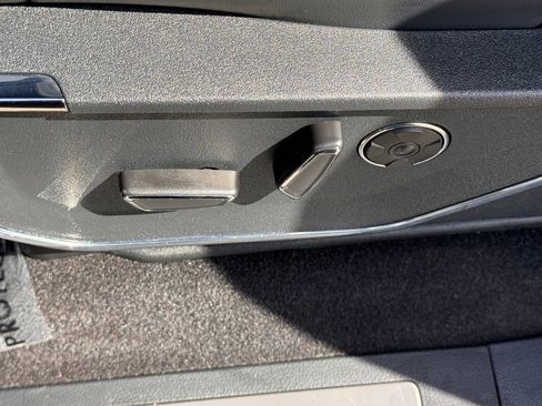 Used 2025 Ford F150 Platinum w/ Equipment Group 702A High image 18