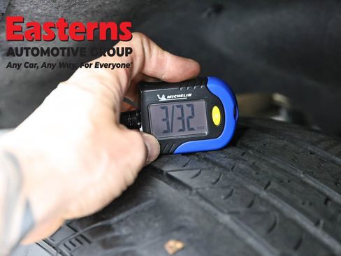 Used 2022 GMC Acadia SLE image 31