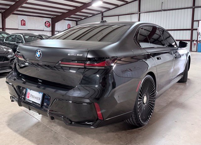 Used 2024 BMW i7 eDrive50 w/ M Sport Package RWD image 3