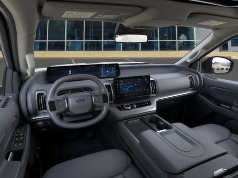 New 2025 Ford Expedition Active image 9
