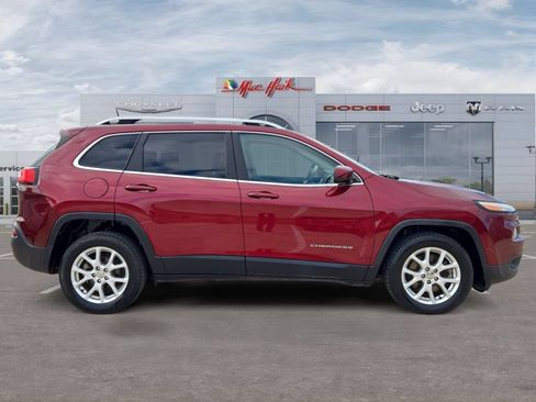Used 2018 Jeep Cherokee Latitude Plus FWD image 6