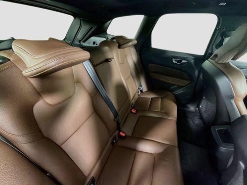 Certified 2024 Volvo XC60 B5 Plus AWD/4WD image 29