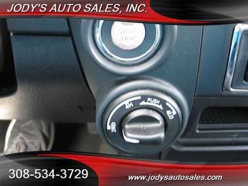 Used 2024 Nissan Titan SV AWD/4WD image 21