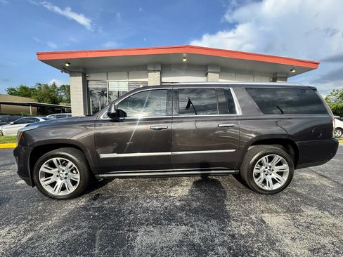 Used 2017 Cadillac Escalade ESV Premium Luxury AWD/4WD image 8
