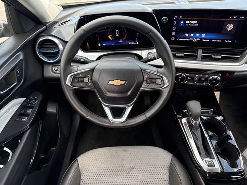 Used 2025 Chevrolet Trax LT w/ Driver Confidence Package FWD image 13