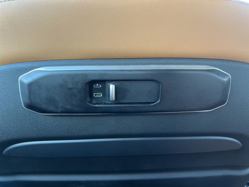 Used 2025 BMW X5 M60i AWD/4WD image 42