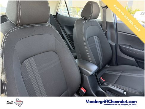 Used 2025 Hyundai Venue SEL FWD image 25