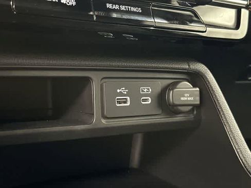 Used 2025 Honda Pilot Sport image 25