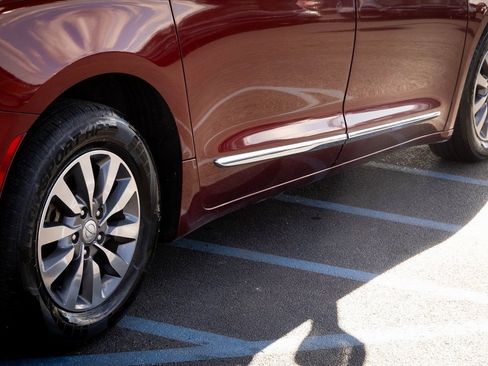 Used 2019 Chrysler Pacifica Touring-L Plus w/ Advanced Safetytec Group image 26