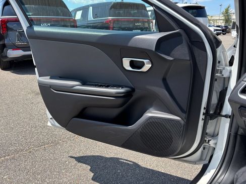 Used 2025 Kia K4 FWD image 15