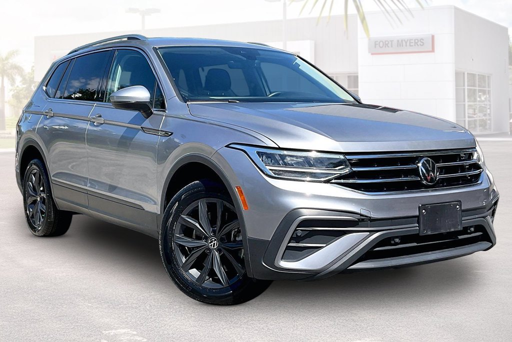 Used 2024 Volkswagen Tiguan SE AWD/4WD image 1