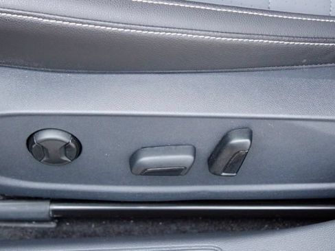 Used 2026 Volkswagen Jetta SE FWD image 14