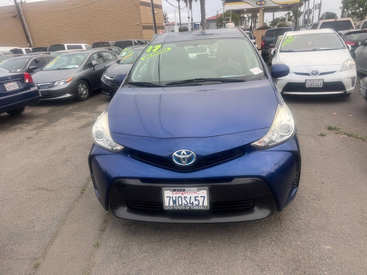 Used 2017 Toyota Prius V Two w/ Carpet Mat Package FWD image 3