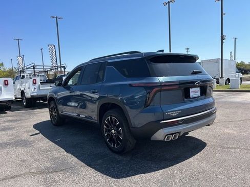 New 2026 Chevrolet Traverse LT w/ Sun and Wheel Package FWD image 5