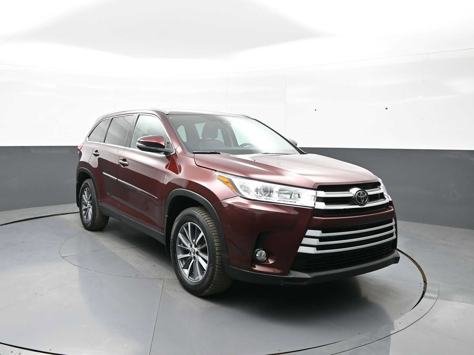 Used 2019 Toyota Highlander XLE w/ Protection Package #3 AWD/4WD image 2