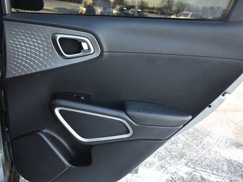 Used 2023 Kia Soul LX image 33