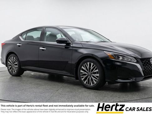 Used 2025 Nissan Altima 2.5 SV image 1