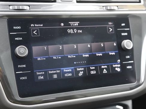 Used 2022 Volkswagen Tiguan SE w/ Panoramic Sunroof Package image 23