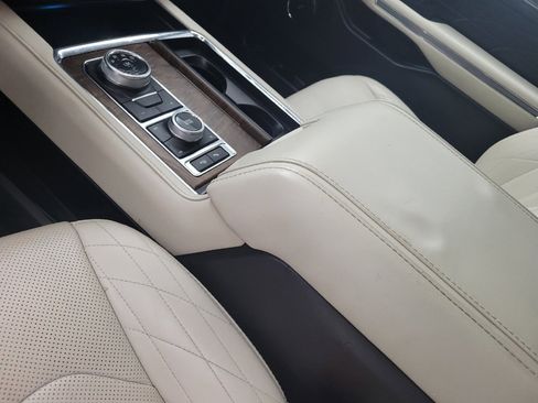 Used 2019 Ford Expedition Platinum AWD/4WD image 26