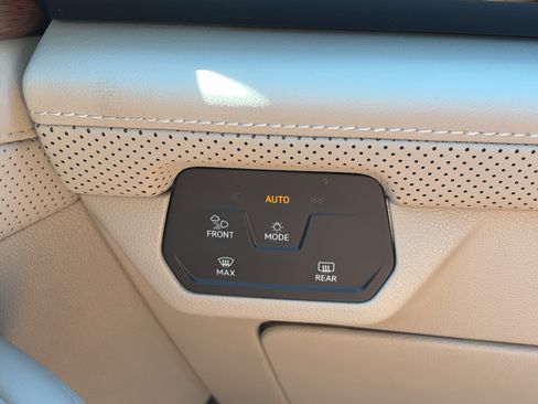 Used 2026 Volkswagen Atlas SE AWD/4WD image 14